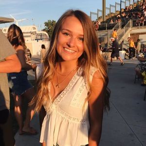 Meet your Posher, Katelyn